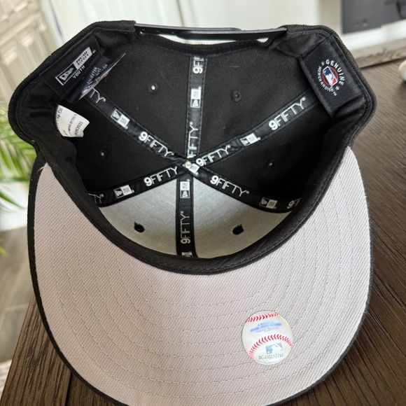 TEXAS RANGER NEW ERA 9FIFTY YOUTH SNAPBACK - NEVER WORN! - Picture 2 of 3